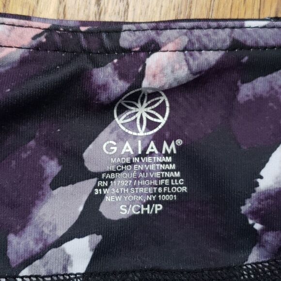 Gaiam High Rise Capri - Picture 4 of 7